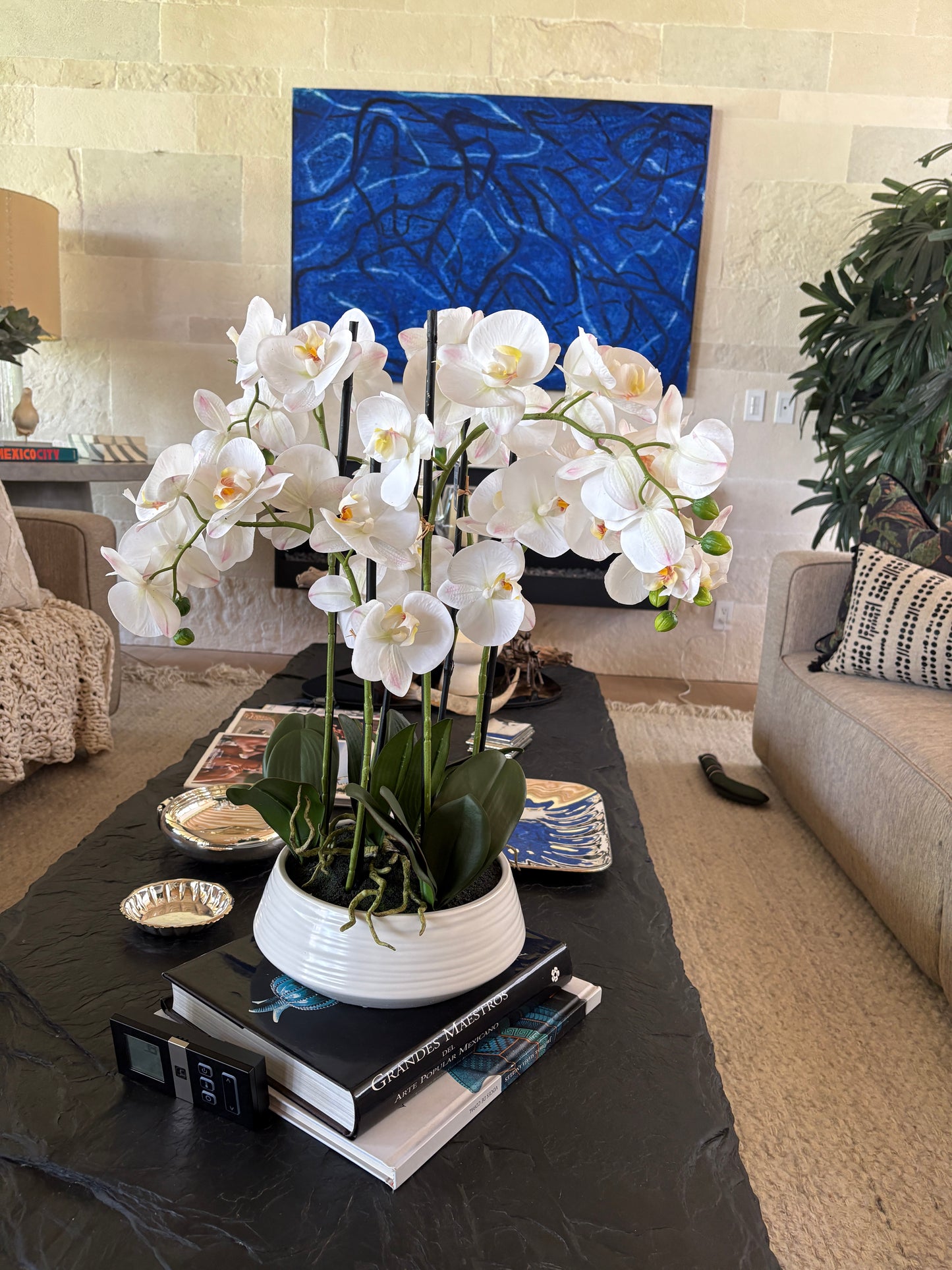 ARREGLO FLORAL DE ORQUIDEAS BLANCAS