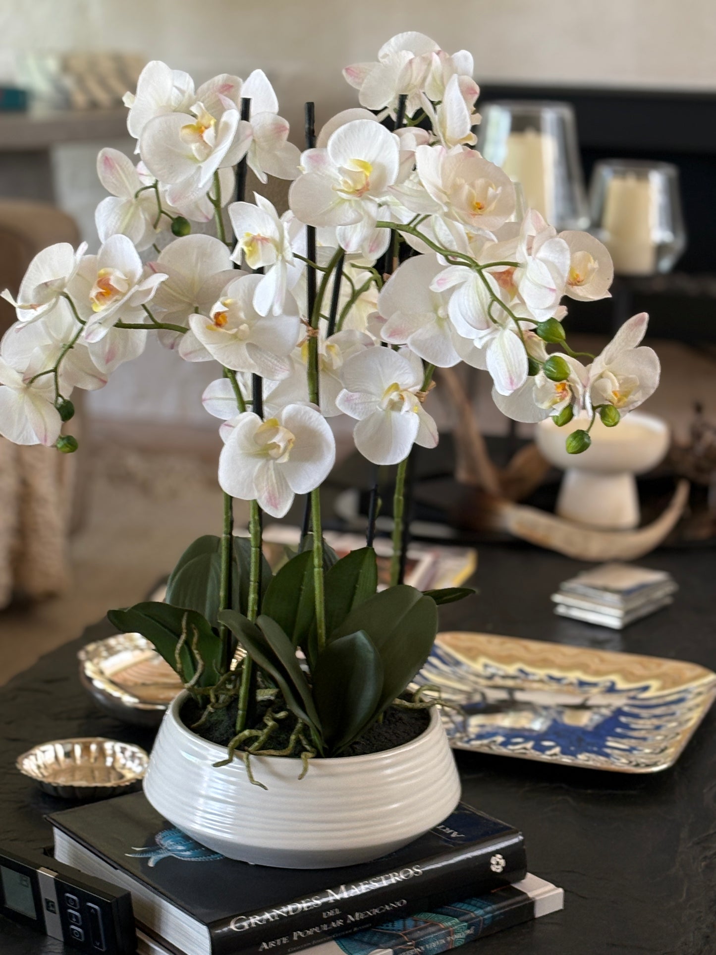 ARREGLO FLORAL DE ORQUIDEAS BLANCAS