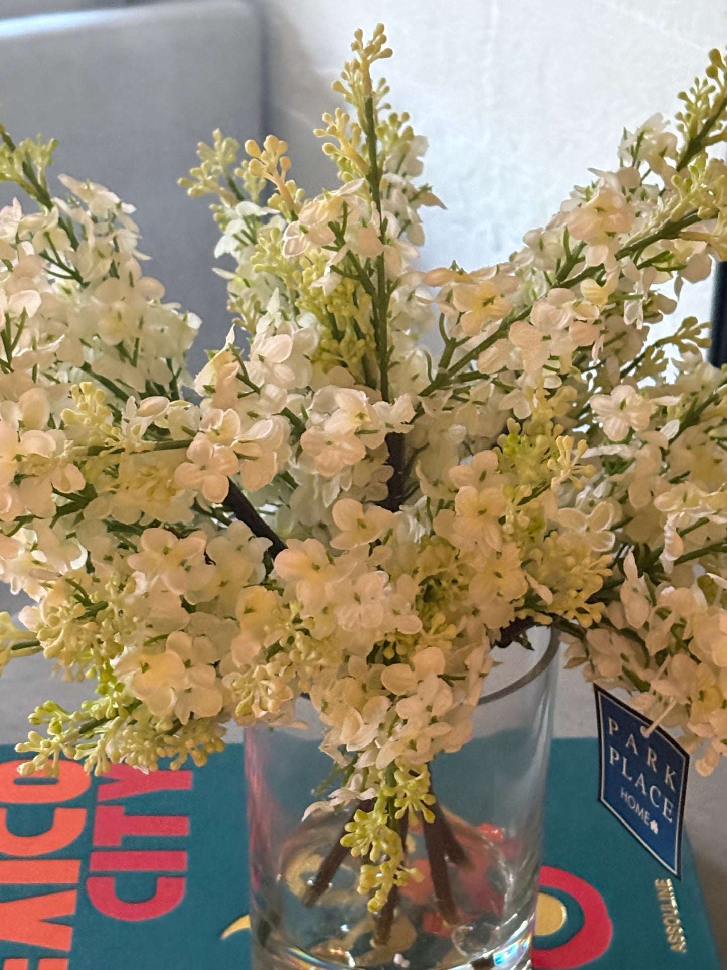 ARREGLO FLORAL DE LILIAS BLANCAS